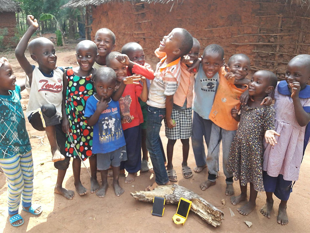 wakawaka-solar-kinderen-Afrika